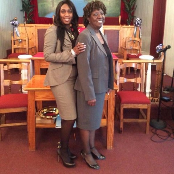 Meet your Posher, Elaine - Picture 1 of 1